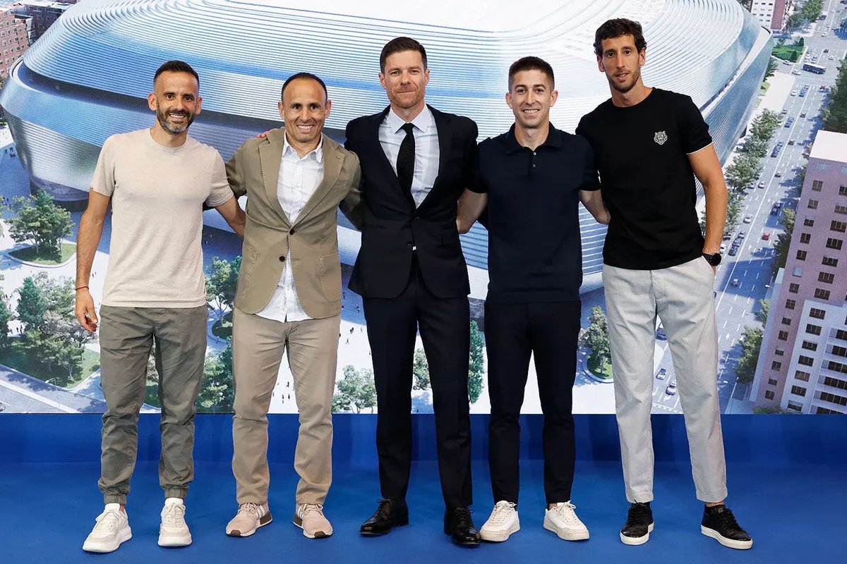 ChelsTransfer's tweet photo. 🚨 Xabi Alonso will bring 4 members of his Real Madrid backroom staff to join him at Chelsea

🔹 Assistant coach Sebastian Parrilla
🔹 Assistant Alberto Encinas
🔹 Assistant Benat Labaien
🔹 Fitness coach Ismael C. Lopez

Staff retained:

🔹 Interim head coach Calum McFarlane
🔹 Set-piece coach Bernardo Cueva
🔹 Goalkeeping coach Ben Roberts

(via @TheAthleticFC)