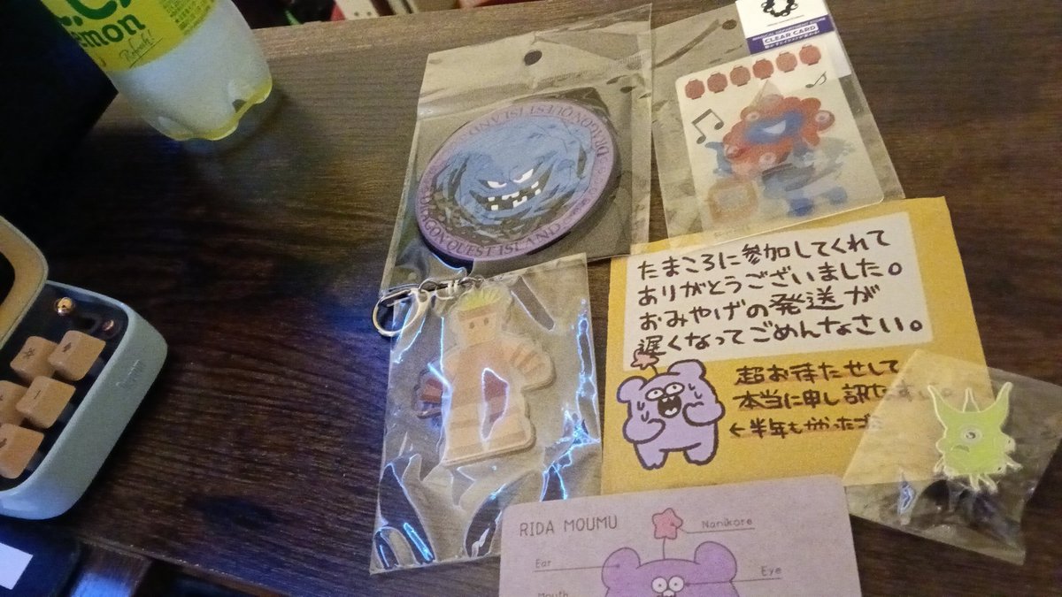 okimontagames's tweet photo. そんでもって子どもの棚から何やら見覚えのある妖精が、、、
届いてたけど部屋の片付けしてたから紛れ込んでたらしい😂
まじで紛失したんかと思った。。
りだしゃんマジ感謝
りだ人形、全然進んでないけど糸は良いの手に入れたから絶対完成させて送りつけるからね！
@ridamoumu https://t.co/tubFgVsAoV