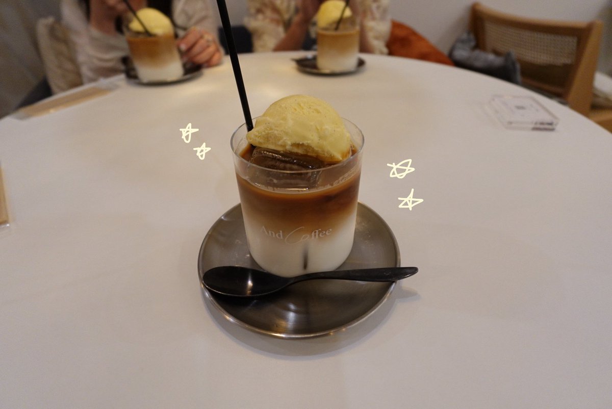 _______ri11's tweet photo. いつもの通り（？）お仕事がんばったので、たまにはサク飲みも＾＾
同期だいすきなんだあ＾＾ https://t.co/9o0KRifc8f