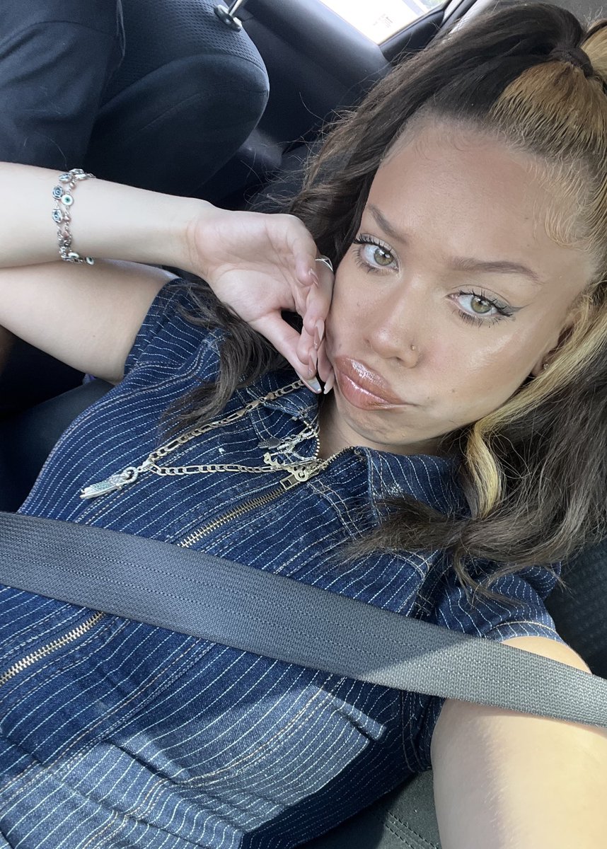 Ms. Macyn ♛ tweet media