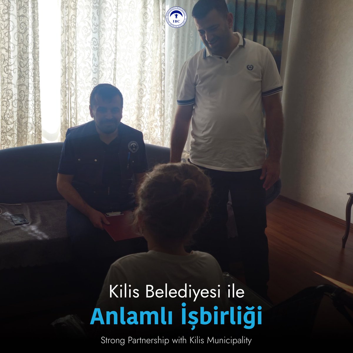 IBC_TR's tweet photo. Kilis Belediyesi ile Anlamlı İş Birliği

Vakfımız, Kilis Belediyesi ile yürütülen iş birliği kapsamında, özel gereksinimli kadın danışanımızın ihtiyacına yönelik yeni bir manuel tekerlekli sandalye temin etti.

Kurumlar arası güçlü koordinasyon sayesinde danışanımızın sosyal hayata yeniden katılımına destek olunurken, dayanışmanın özel gereksinimli bireylerin yaşam kalitesini artırmadaki önemi bir kez daha vurgulandı.