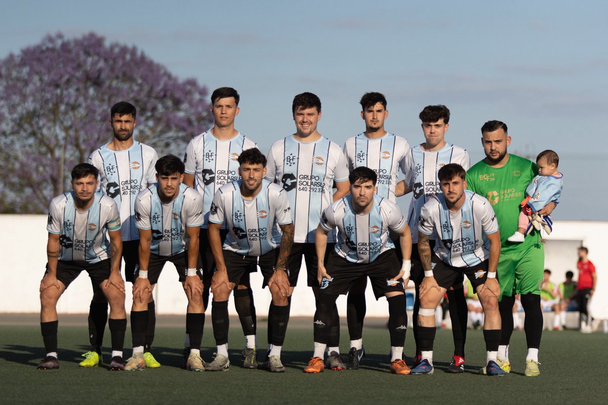 benacazoncf's tweet photo. ¡Objetivo cumplido! 💪

Victoria 2-1 con goles de Rivera y Josemari, grandes paradas de Dani y una afición espectacular. Cerramos la liga clasificándonos para el playoff. ¡A por más! ⚽🔥 https://t.co/TRDmyBpQqz