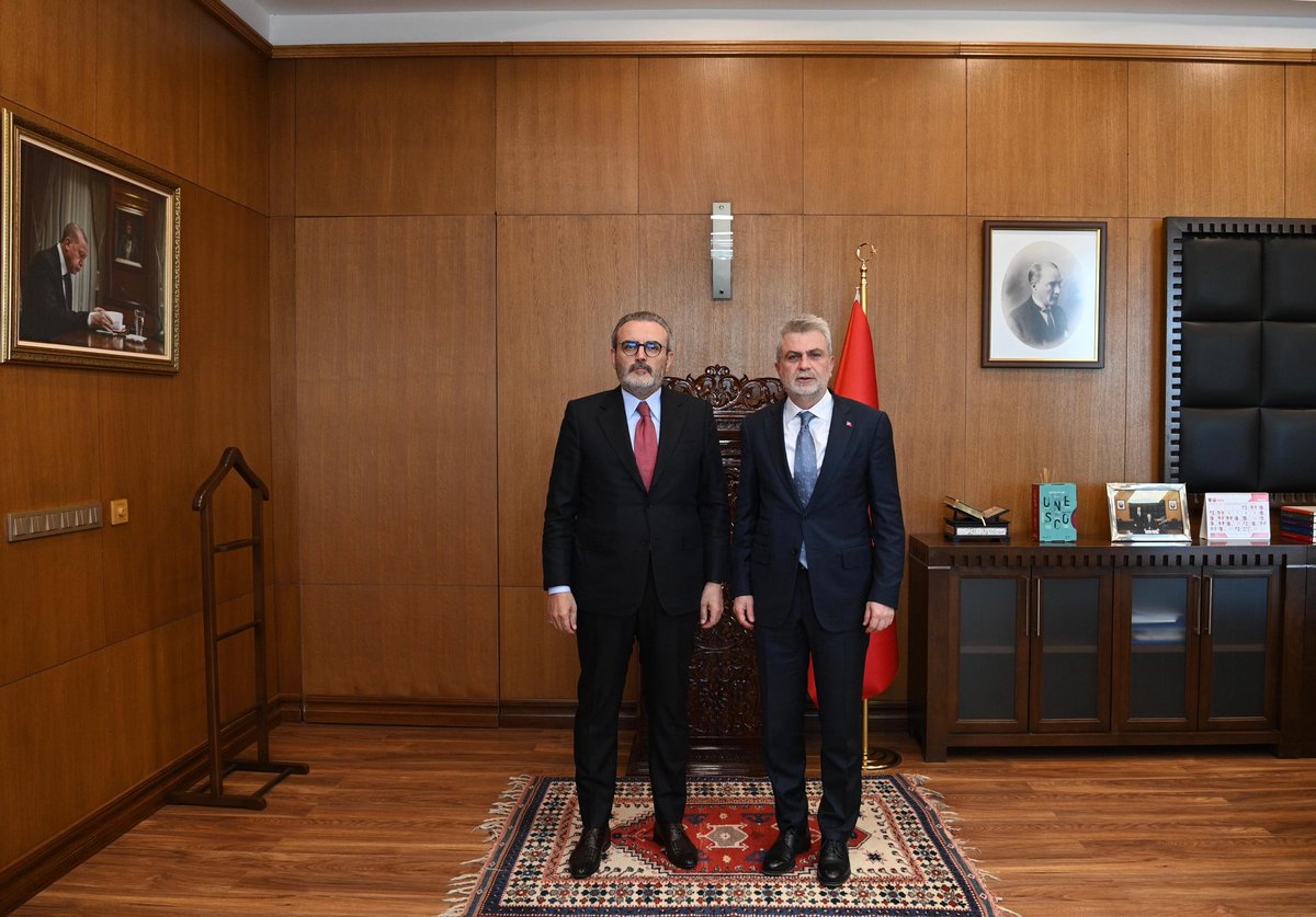 mahirunal's tweet photo. Bugün, köklü geçmişi, güçlü iradesi ve medeniyet birikimiyle bu toprakların hafızasını taşıyan şehirlerden biri olan memleketim Kahramanmaraş’tayız.

Büyükşehir Belediye Başkanımız Sayın Fırat Görgel’i ziyaret ettik.

Nazik ev sahipliği ve samimi misafirperverliği için Sayın Fırat Görgel’e teşekkür ediyorum.

@firatgorgel
@AvMBurakGUL