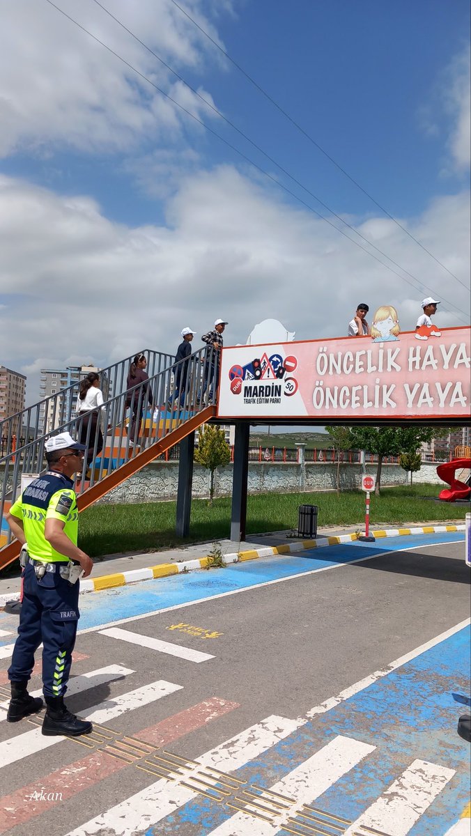 YesilliAtaturk's tweet photo. Öğrencilerimiz Mardin Çocuk Trafik Parkına giderek yetkili personellerden trafik eğitimi almanın yanında doyasıya eğlendiler.  Emeği geçen tüm yetkililere teşekkür ederiz. @mebtegm @Mardin_Valiligi @mardinilmem @Yesillimem1 @MstfaKAHRAMAN @nergizramazan https://t.co/sRb9MIt9DM