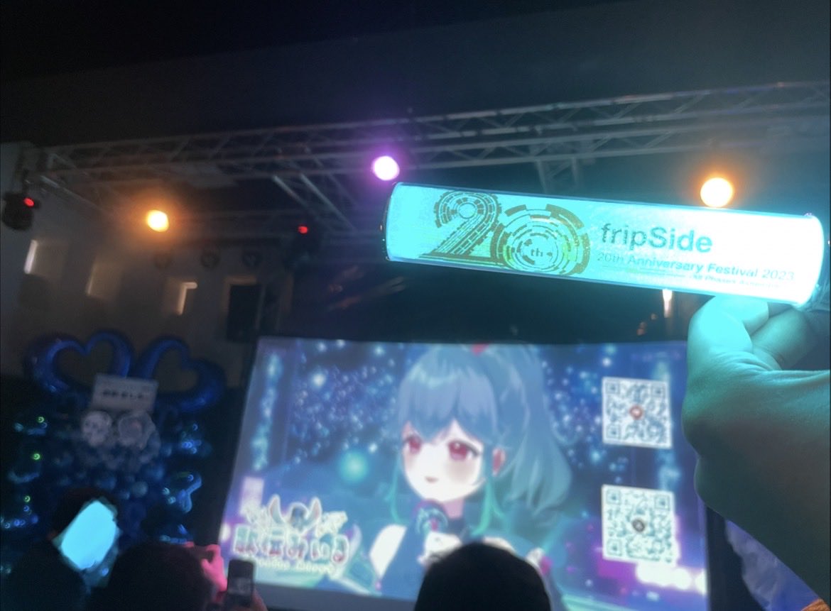 null_o_O9's tweet photo. 組合員の皆様の後方でアニソン老人会楽しみました♪
LEVEL5は個人的に楽しんでました笑
チェキは頑張って自引きしました https://t.co/AFlWacjJ3T