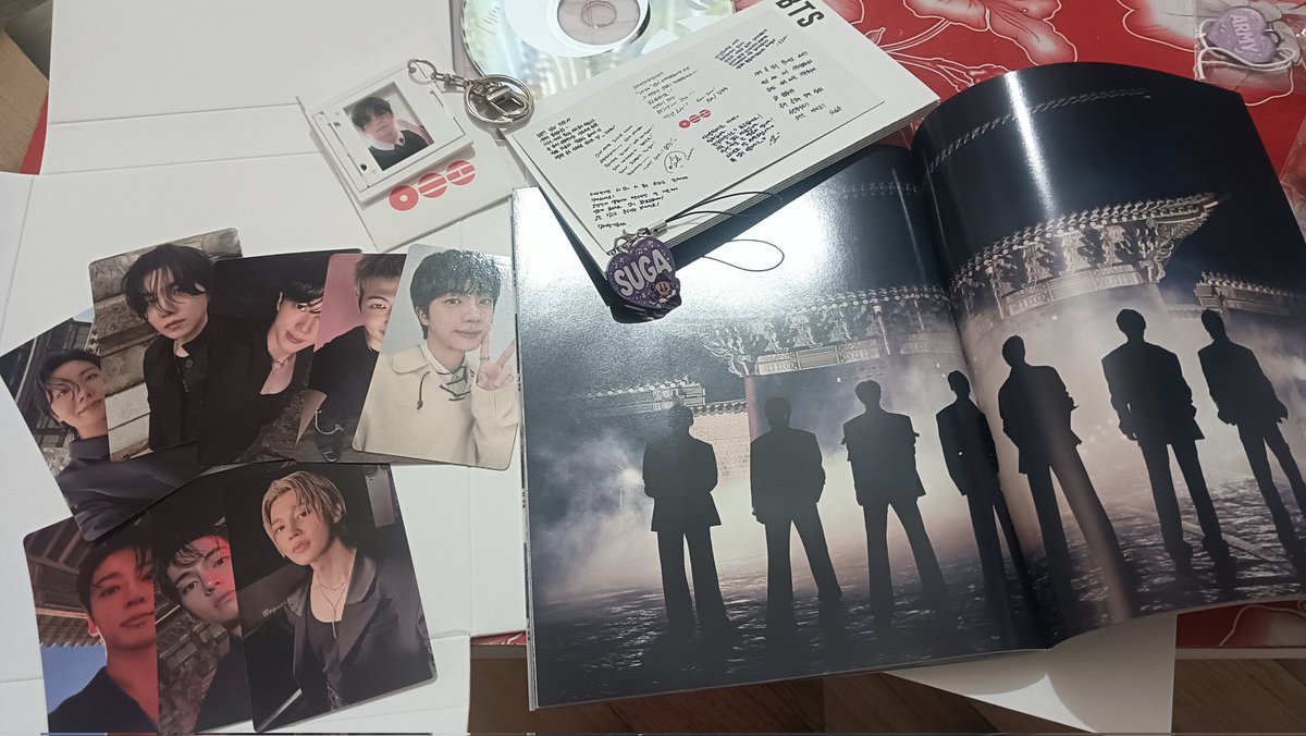 worldwideweird5's tweet photo. Using my own adult money 🫣
#arirang https://t.co/TTpDhZkdxk