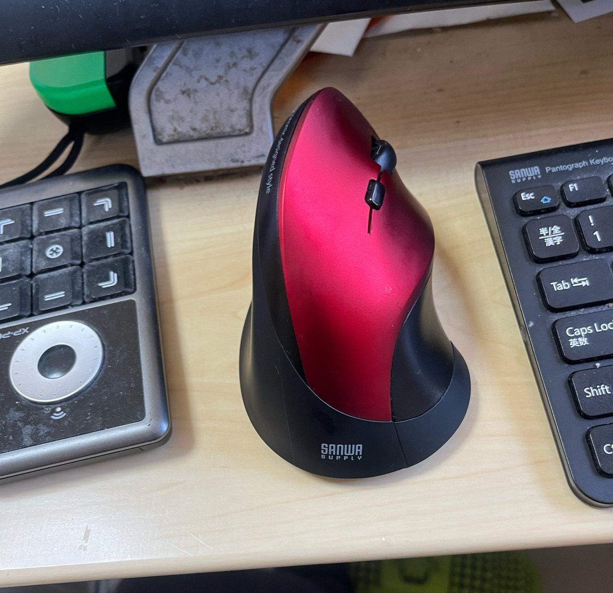 AskaTakuya's tweet photo. マウスのホイールやっちゃった
Amazon待ってらんねーから実店舗行ったんだが、コレ��在庫無い上売ってるやつ死ぬほど高っかいんだけど！！ https://t.co/nFiSv3XoPU
