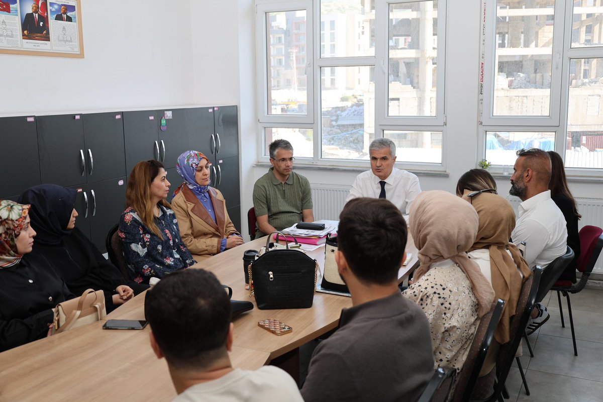 kmarasilmem's tweet photo. Dulkadiroğlu’nda Okul Ziyaretleri ve Değerlendirme Toplantısı Gerçekleştirildi

İl Millî Eğitim Müdürümüz Turan AKPINAR, İl Millî Eğitim Müdür Yardımcılarımız ve Şube Müdürlerimiz tarafından Dulkadiroğlu ilçesinde çeşitli okul ziyaretleri gerçekleştirildi. https://t.co/ZKgh8VFrdu