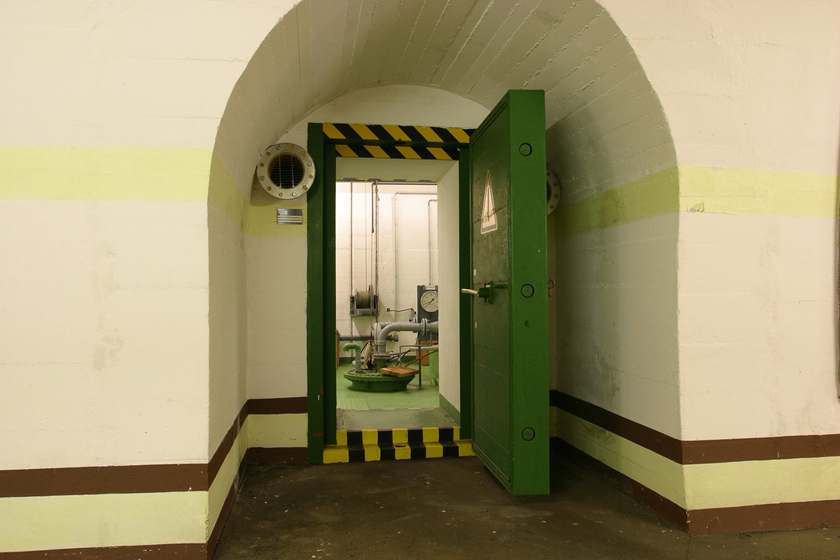 cyberpionier's tweet photo. After visiting and evaluating (for refurbishment) at least 300 Nuclear bunkers in North-West Europe (NLD, DE and UK) in the past 15 years, this is probably the most gorgeous example I can show you.

More pictures, pricing and estimated refurbishment costs 🧵👇

#bunkerlove https://t.co/yG2Bh82zAb