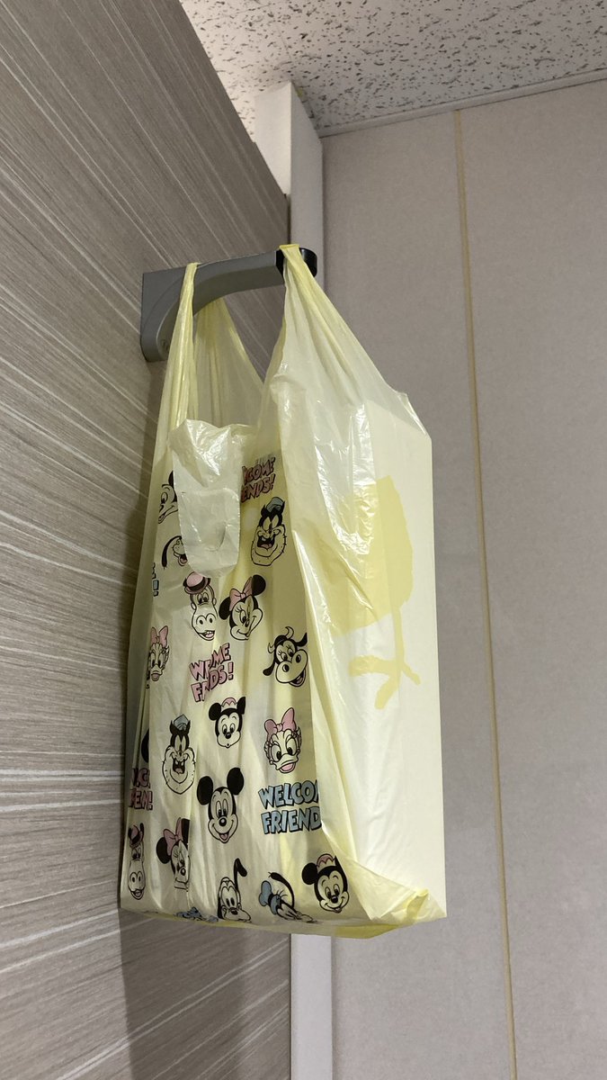 56285tama5's tweet photo. 駅前第一ビル1階女子トイレに忘れ物です。 https://t.co/Qdcbsv7u8A