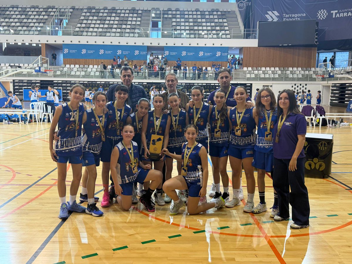 RTTarragona's tweet photo. El Sagrat Cor 14A Fem s'ha proclamat campió territorial mini femení després de guanyar la final contra el Pintures Luque CB Cambrils - EBC A per 72-29

@TGNBasquet @CBCambrils https://t.co/TQQrUOAmCa