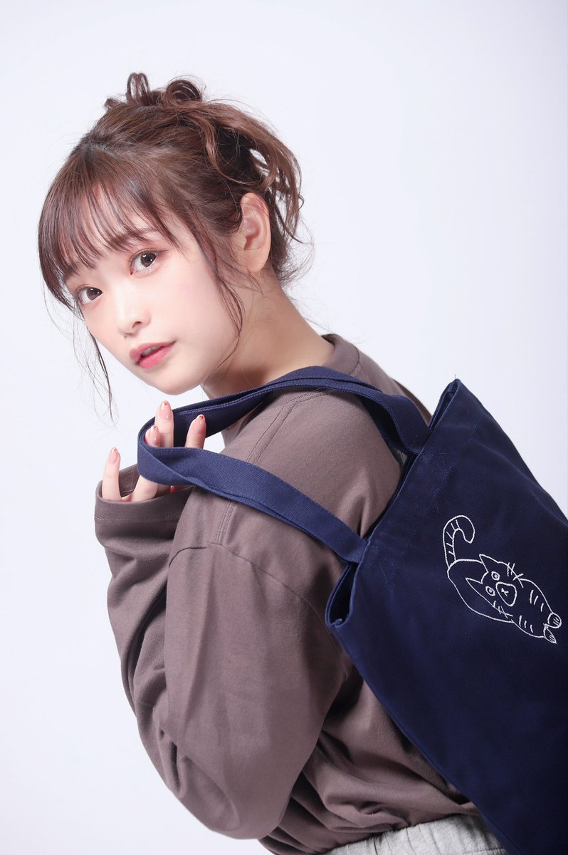 小山百代 tweet media