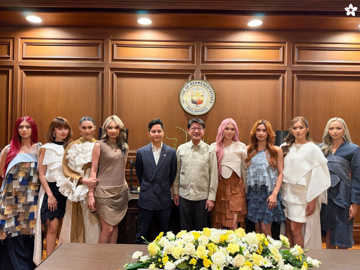 tzustacey's tweet photo. the space 😭 their faces 😭 oh bini girls i knew i could trust you https://t.co/aPE6rlQlOO