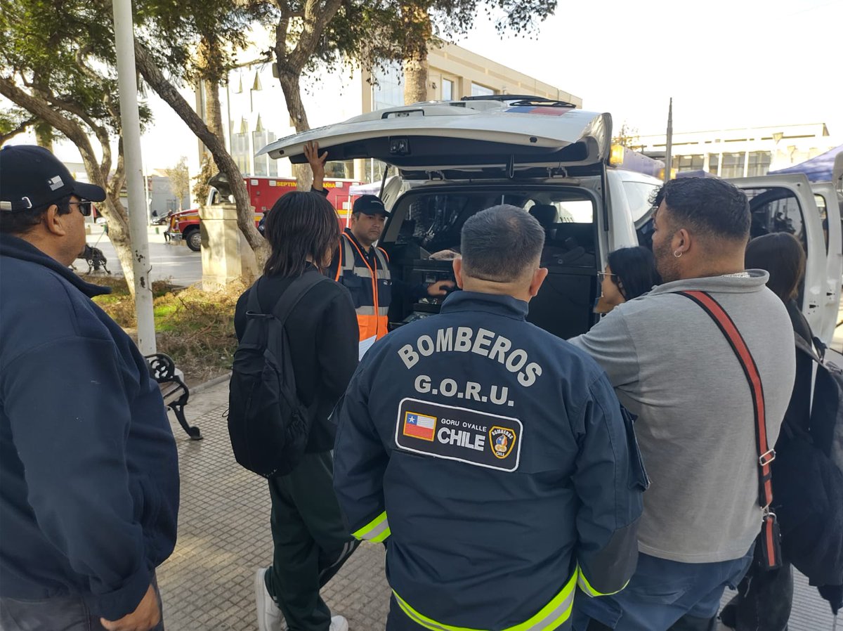 SenapredCoquim's tweet photo. Junto al Departamento #GRD municipal participamos con una exposición fotográfica en conmemoración de la memoria histórica de la comuna de Ovalle. El evento también incluyó una feria de la emergencia en la cual la comunidad conoció a diversas instituciones técnicas y de seguridad. https://t.co/KyJUvBD4Rp