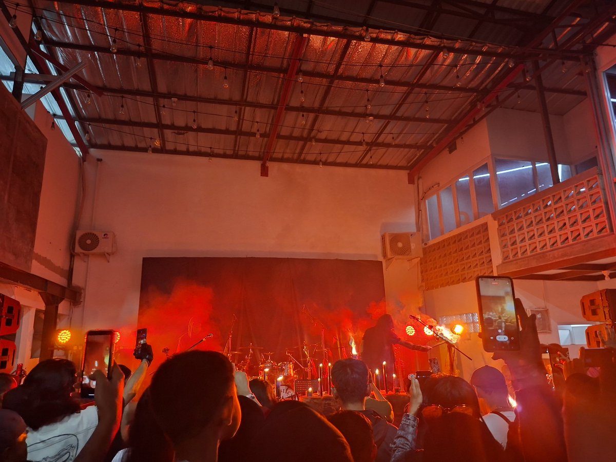 iHF95's tweet photo. just attending your local metal scene, small gigs like this is a vibe \m/ https://t.co/XFewqUhKHr