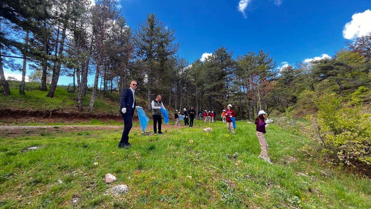 ilginkaymakam's tweet photo. Kaymakamımız Mustafa Maslak, orman yangınlarının önlenmesine yönelik bilinç ve farkındalığı artırmak amacıyla Bulcuk Orman Parkında düzenlenen “Orman Benim“ etkinliğine katıldı. https://t.co/iMSNhH4cit