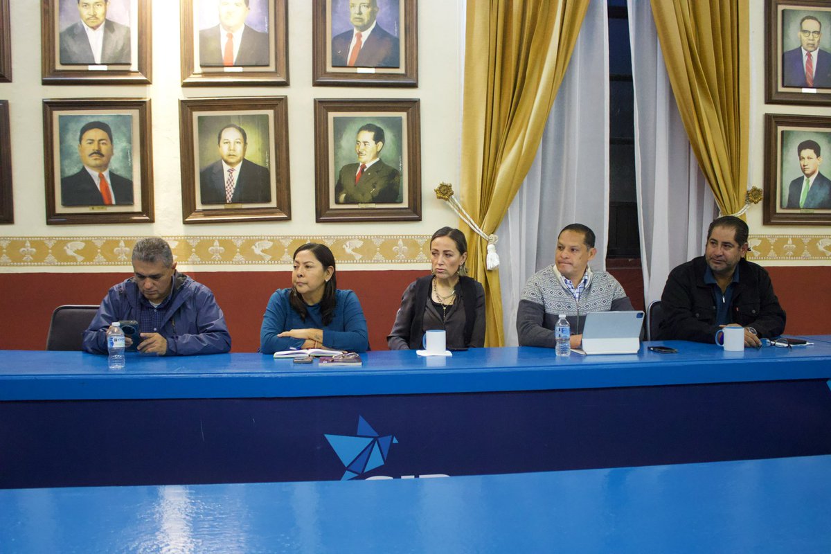 RobertoCabreraV's tweet photo. Comenzamos la semana, desde las primeras horas de este lunes, #TrabajandoPorSanJuan, con una reunión del Gabinete Municipal, en la que dimos seguimiento a las acciones prioritarias de este Gobierno.

En estas reuniones revisamos los avances de las actividades que llevamos a cabo en beneficio de nuestras familias de San Juan, porque cada acción que emprendemos es para que tengan una mejor calidad de vida.

 #LegadoDeBienComún.