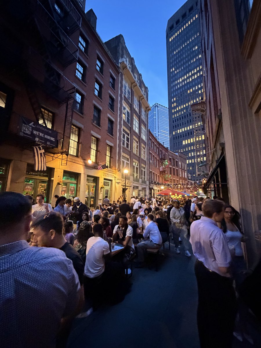 MrMattCreates's tweet photo. 1 week in NYC with my coworkers wasn’t enough. Dinners. Art. Late night jazz. So important to get together in a remote world. https://t.co/NdK7umFAlV