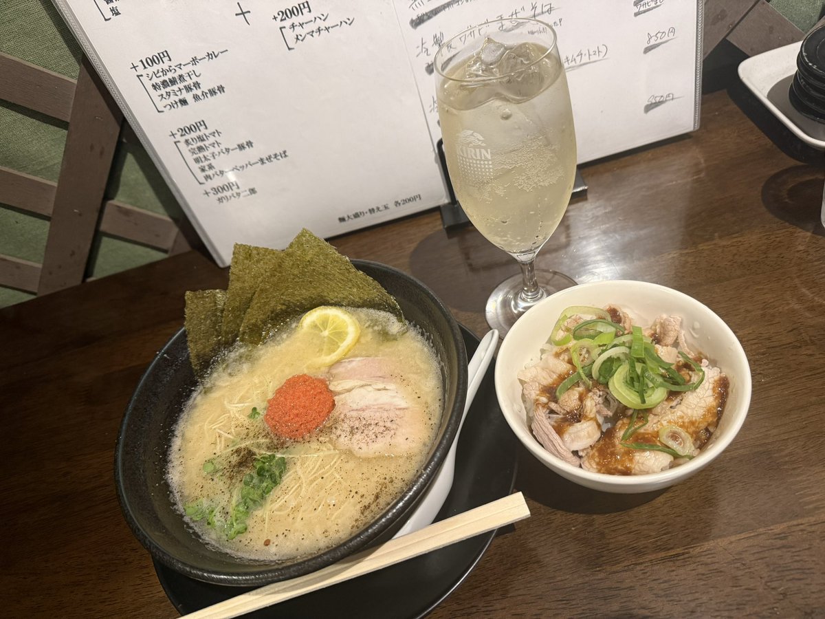 shittoring2's tweet photo. 家系×二郎食べに行ったら、ごめんなさい今日もやしが無いんで…って言われたから〝明太バター豚骨〟

いやー、もやしくらい買ってこい。次回からもやし持参。 https://t.co/YZRS8UsVam