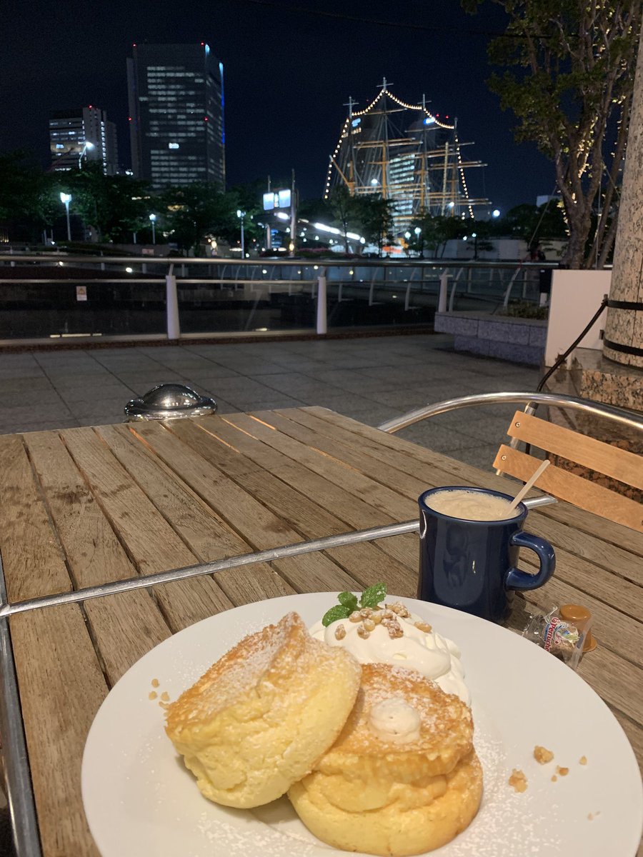 mnp10000's tweet photo. 夜のおさんぽ
涼しくて最高！
ロイヤルパークホテルの会員はドリンク1杯無料。
アプリ登録で次回500円引きクーポンもらえたよ！ https://t.co/wJ3pIqszm6