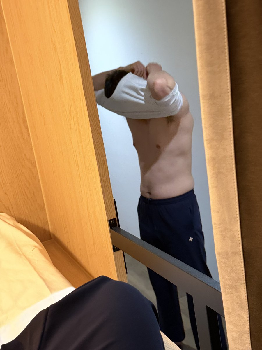 吃白袜的工科男 tweet media