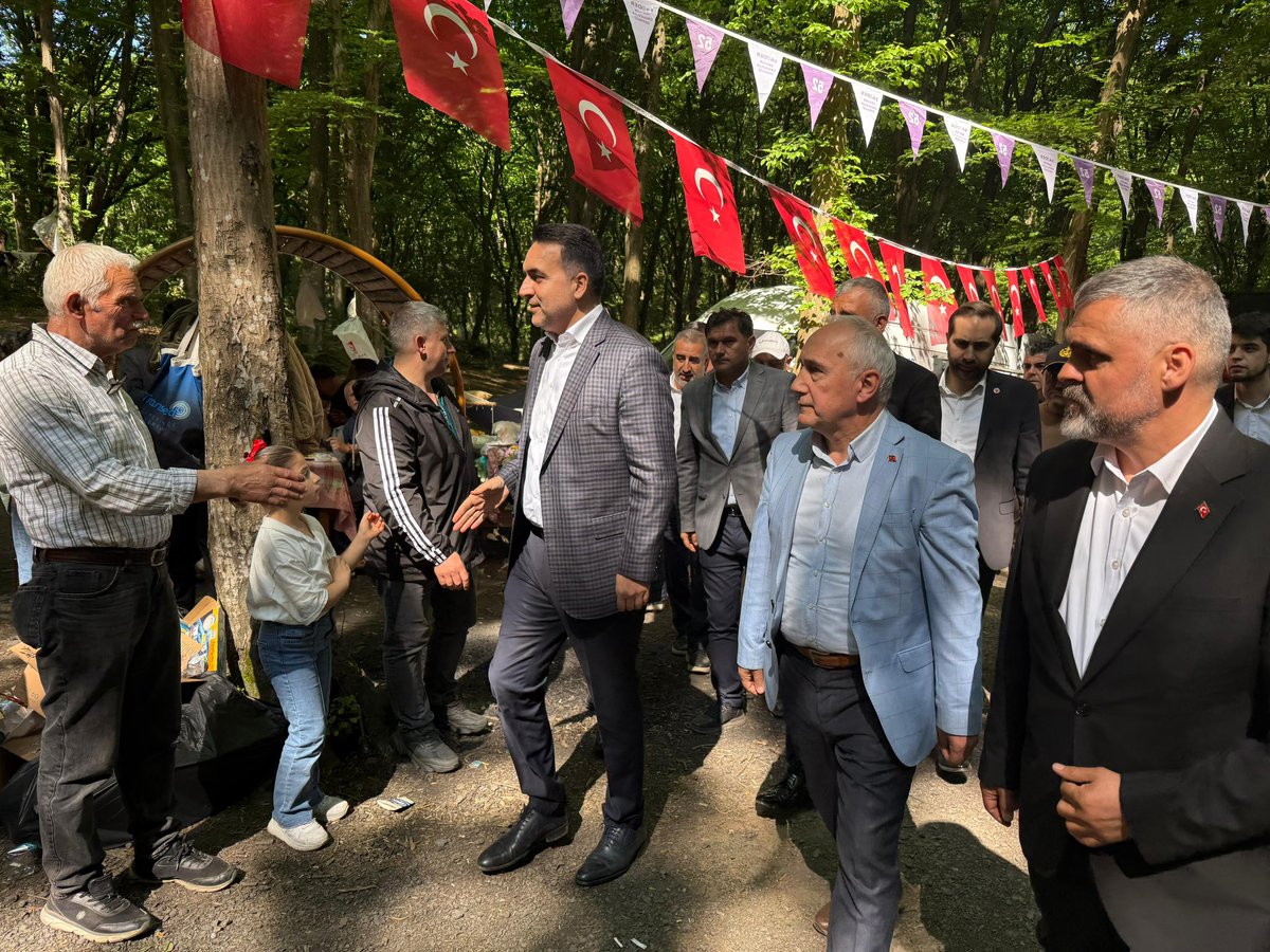 Hibrahimkursun's tweet photo. Sarıyer Ordulular Derneği tarafından düzenlenen bu güzel piknik programına teşkilatımızla birlikte katılım sağlayarak hemşehrilerimizle bir araya geldik. 

Yeşiliyle, mavisiyle ve kültürüyle Karadeniz’in incisi olan Ordu’muzun güzel insanlarıyla bir arada bulunmaktan büyük memnuniyet duyduk.

Bu anlamlı organizasyonda emeği geçen Dernek Başkanı Özkan İlhan olmak üzere tüm yönetim kuruluna ve katkı sunan herkese teşekkür ediyorum. 🍃🌼

#SevdamızSarıyer