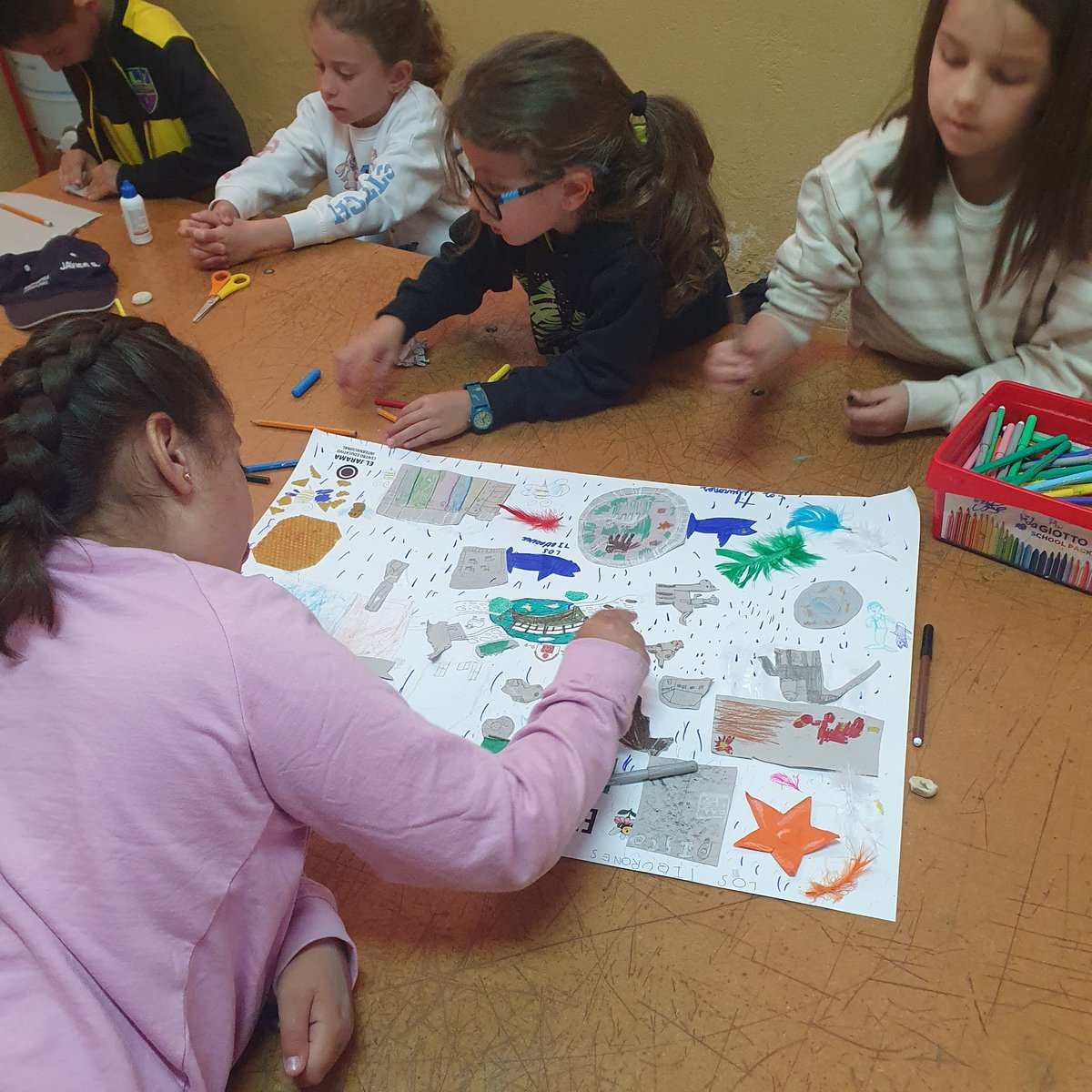 SalesGuada's tweet photo. 🐑 UNA AVENTURA INOLVIDABLE EN LA GRANJA ESCUELA

🌿 Los alumnos disfrutaron de unos días increíbles en la granja escuela. Entre animales, naturaleza, talleres y risas con compañeros, aprendimos un montón divirtiéndonos. ¡Una experiencia para repetir! 🐐🚜

#salesianosguadalajara https://t.co/MqUk0YOxnt