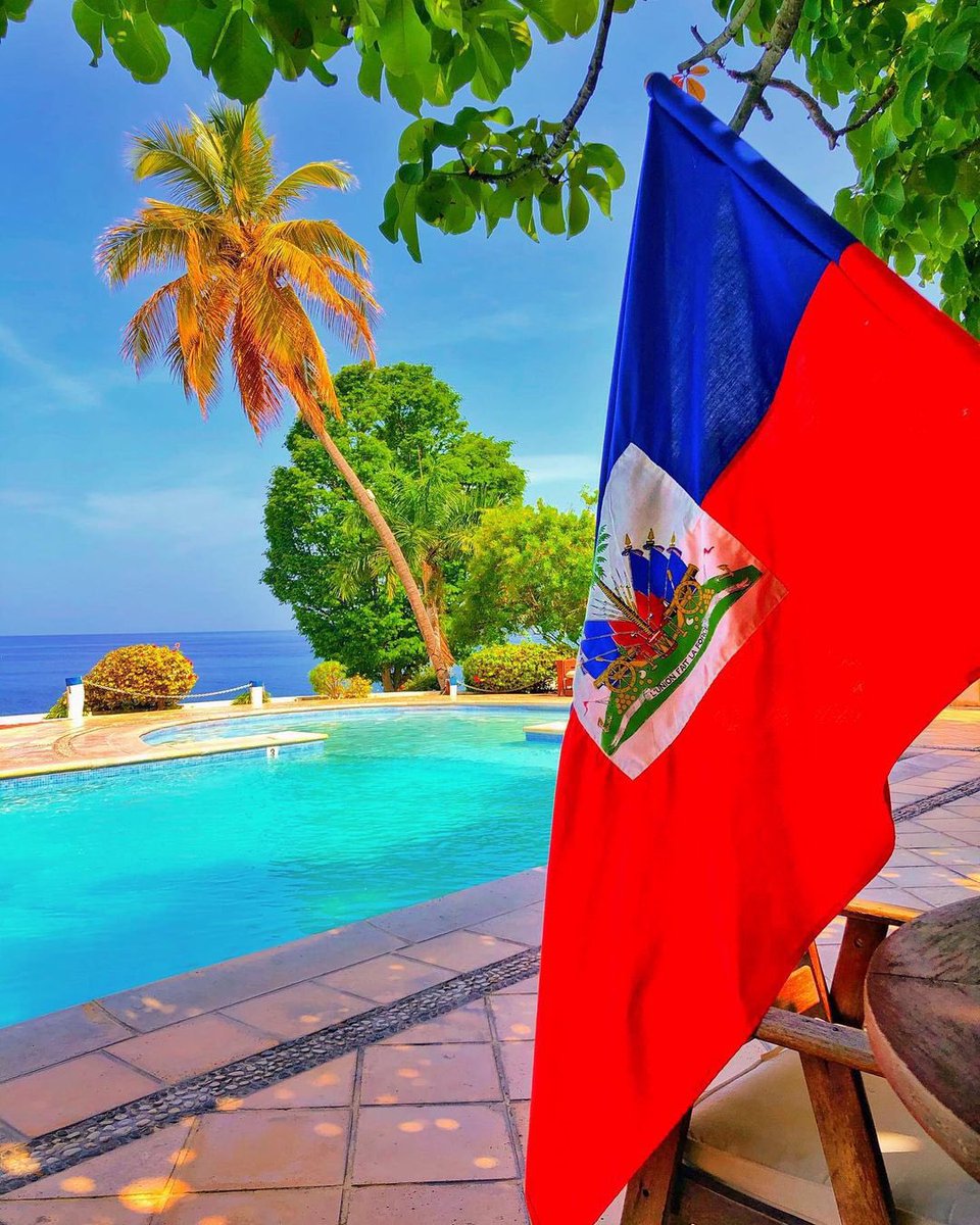 DavesStark1's tweet photo. Aujourd'hui , nous célébrons le 223 ème anniversaire du drapeau haïtien 🇭🇹🫶 , bonne fête du drapeau à tous les Haïtiens du monde entier 🎊🎉🎈🇭🇹🥳✨️🔥 https://t.co/rhpxQOwrx3