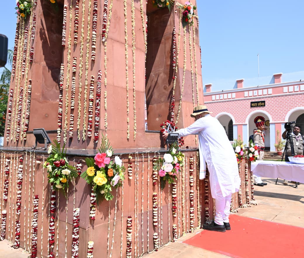 KedarKashyapBJP's tweet photo. माननीय केंद्रीय गृह एवं सहकारिता मंत्री श्री अमित शाह जी ने जगदलपुर स्थित अमर वाटिका पहुंचकर मातृभूमि की रक्षा में अपना सर्वोच्च बलिदान देने वाले वीर शहीद जवानों को श्रद्धांजलि अर्पित की।

#BastarWelcomesAmitShah

@AmitShah  @vishnudsai  @vijaysharmacg @BJP4CGState https://t.co/1OTV1iZ5K0