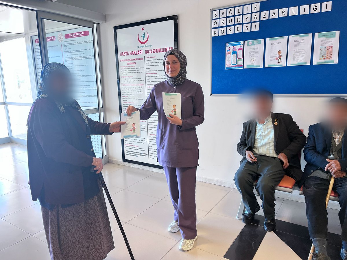 akpinardh's tweet photo. Çölyak hastalığı (Glüten Enteropatisi), bağırsaklardaki sindirimi sağlayan villus (tüysü oluşumlar) denilen yapıların bozulmasına sebep olan ve dolayısıyla da yiyeceklerdeki besinin emilmesini engelleyen ve ince bağırsakta hasarlar oluşturan bir sindirim sistemi hastalığıdır. https://t.co/kfoxgld5Ew