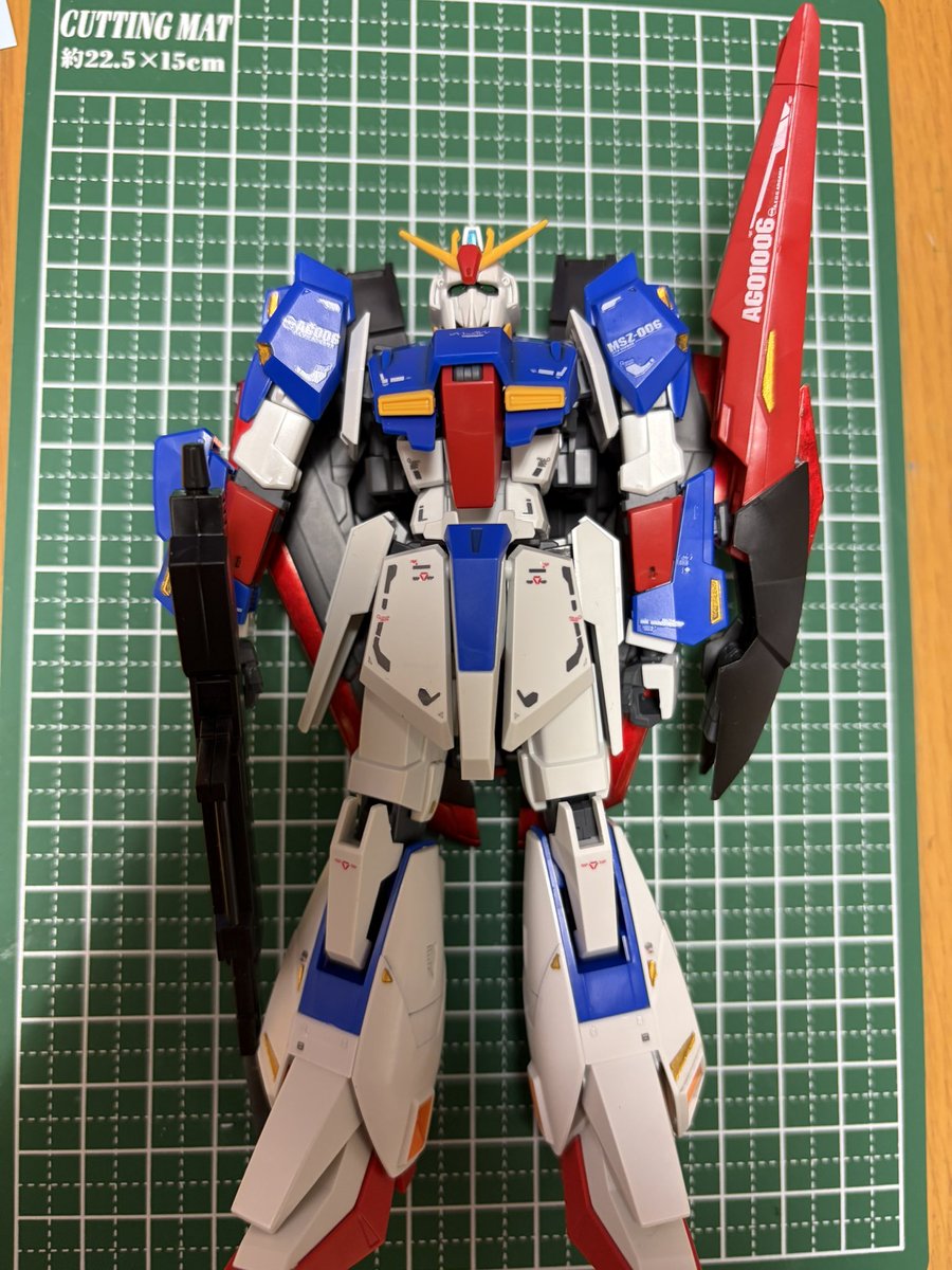 soundbeat_'s tweet photo. 白いガンダムのデカール貼り
個人的にガンプラは素の状態よりデカール貼った方がいい感じだと思っている
だけど社外デカールは立場が弱い
いつでも正規品を買えるようになればいいのだが...
ちなみにZガンダムはRG風にしてみた
水転写デカールは慣れと綿棒より金属の棒が私には必須だった😅
#ガンプラ https://t.co/Ipc1CmK1hj