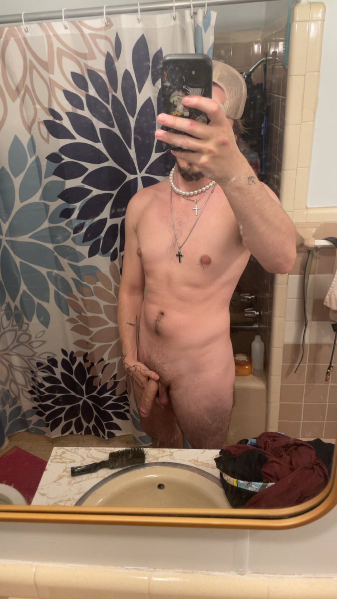Backofthemilk's tweet photo. Who wants to blow bubbles🫧 on this thick white cock😈😉 https://t.co/4HS5bwAiAc