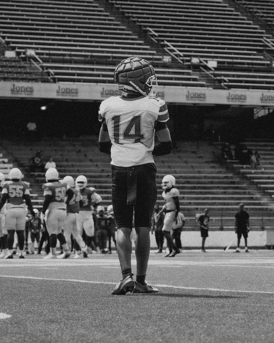 J_Gilbert2029's tweet photo. Spring ball ✅
Now it’s time to take over the summer 💯
#seemeinaugust
@ChadSimmons_ @HarryLittle20 @bessemer_city @HallTechSports1 @AL6AFootball @CoachNelson42 https://t.co/scxldwo5jK