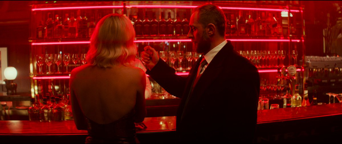 bgarrettr's tweet photo. Atomic Blonde 4K HDR vs 1080p Blu-ray https://t.co/P33IdoRAeK