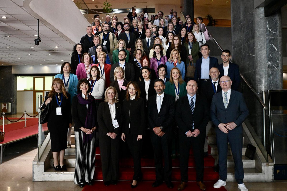 ArnhildSpence's tweet photo. Comprehensive cancer research by @MCP_BiH, FBiH, RS &amp; BD institutions, @UNFPABiH &amp; @WHO_BiH, supported by @eubih, highlights achievable, practical steps for improved health outcomes in 🇧🇦.

Prevention, early detection &amp; harmonized standards save lives &amp; strengthen human capital. https://t.co/YKZkgIP04Y