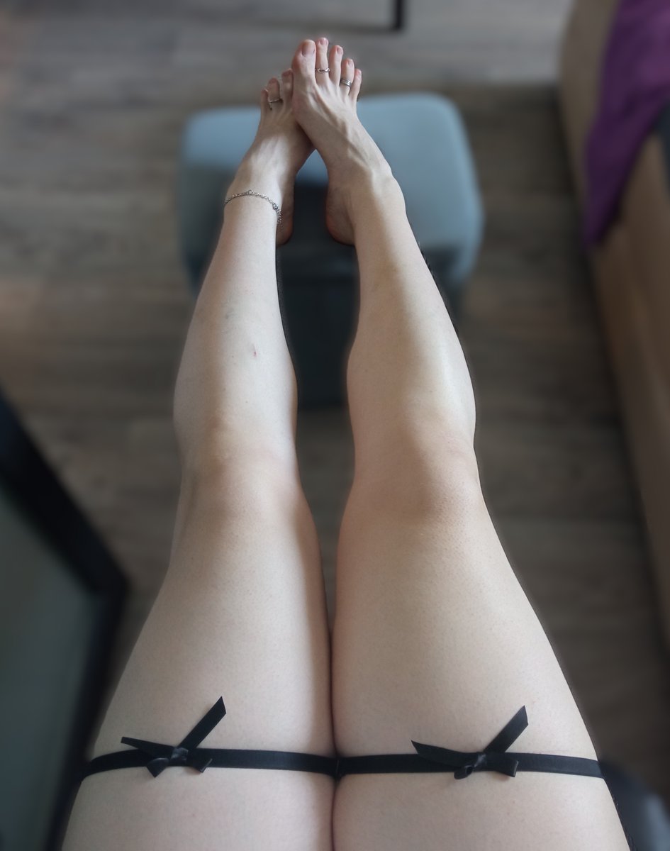 evacestlavie's tweet photo. screw posting schedule, i'll just throw everything here in one day

am i cute? ^_^

#femboy #feet #soles https://t.co/YBoLXPsxWn