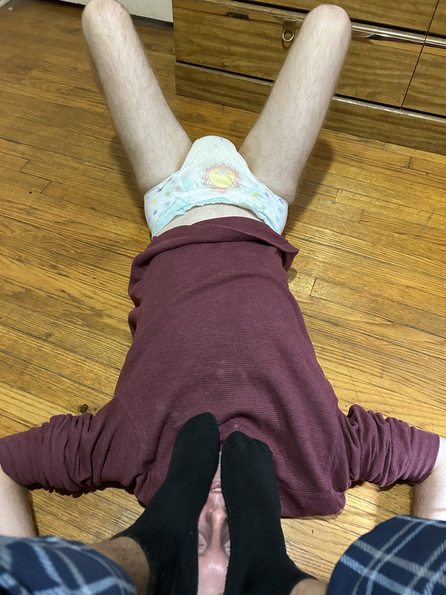 Str8AlphaB's tweet photo. Master loves having you pathetic little diaper bois at my big superior feet. You’ll never be allowed to wear pants around me. You need to be reminded of what little babies you are. 😈

#abdl #feetfetısh #feetworshi̇p #alphamale https://t.co/ucpeDbBtiP