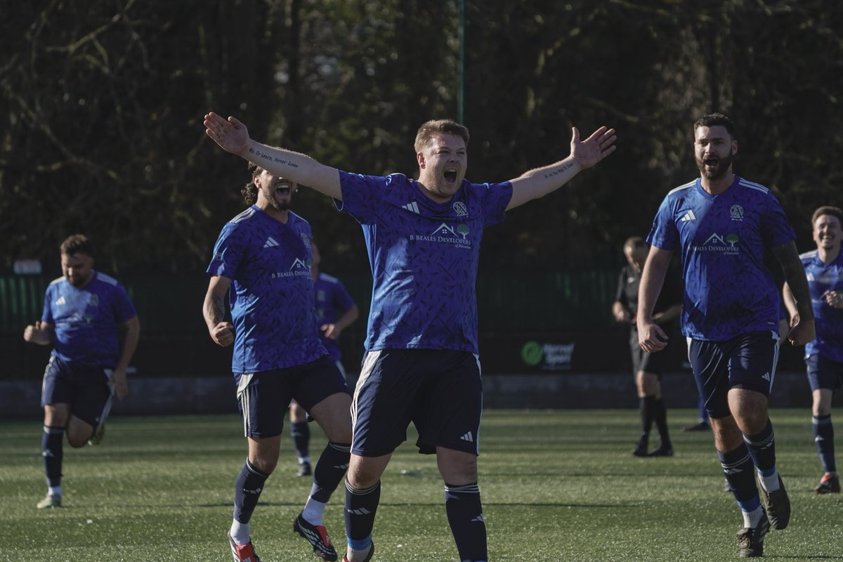 NCFACountyCups's tweet photo. 😁💙

@AttleboroTownFC #NorfolkFootball ⚽️🏆

📸 @Cunninghamben86 https://t.co/5dPkA0aI0J