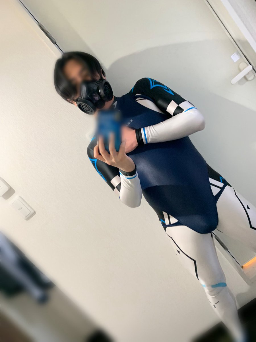 uMs697ask's tweet photo. 黒ガスマスク装着… https://t.co/G1pUV72yBJ