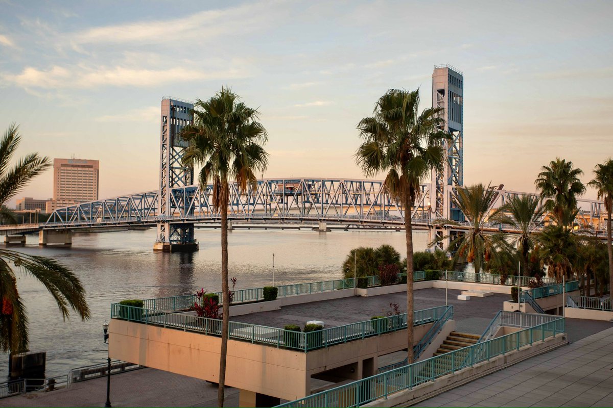 CityofJax's tweet photo. ☀️ Good Morning ☀️

Happy Monday Duval! It’s another gorgeous start to the day this morning, but you can feel that summer weather pattern is starting. Stay cool, stay hydrated, and stay motivated for a great day today and a wonderful week ahead. Let’s make it happen Jacksonville! https://t.co/NfSMfNAqvD