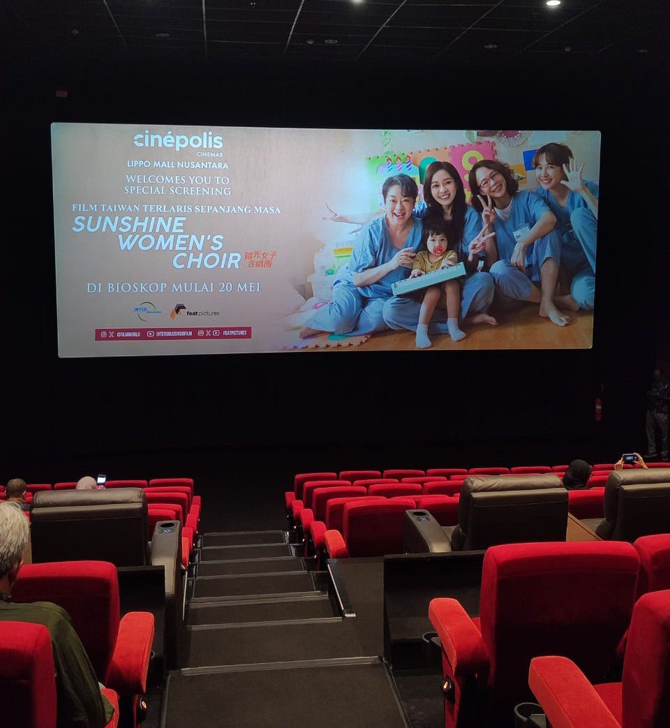 Nonton_mulu's tweet photo. Sementara di tempat lain, Minmul 2 lagi nonton film Taiwan terlaris sepanjang masa SUNSHINE WOMEN'S CHOIR

tayang 20 Mei di bioskop https://t.co/uB7cv27lCF