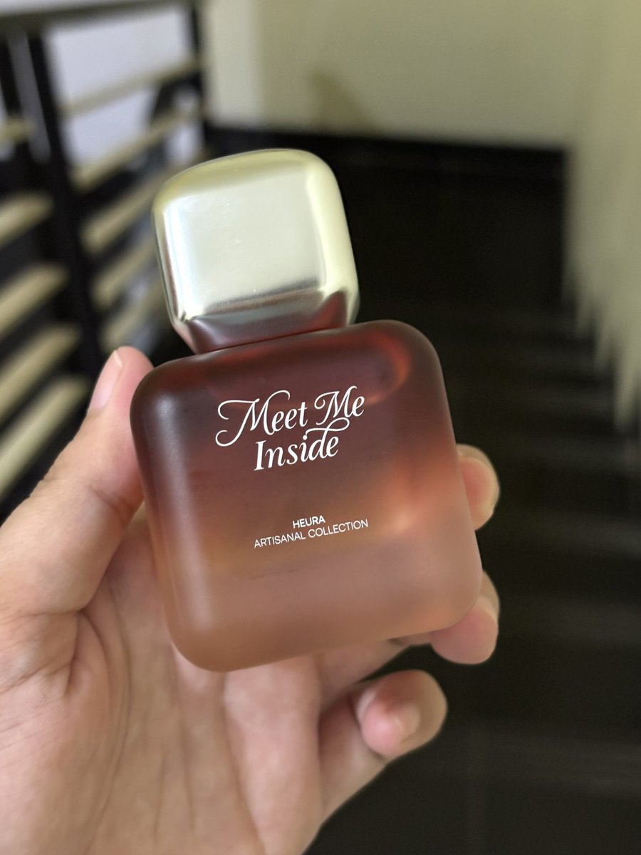 romapntis's tweet photo. gambaran cewe cantik kalau jadi parfum: https://t.co/Q4jmK3WbVD
