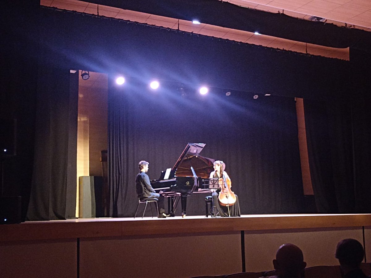 ACIMC2's tweet photo. Imatges d'ahir a Bigues i Riells del Fai del concert de la violoncel·lista Mar Gimferrer i el pianista Marc Heredia, tots dos socis de l'ACIMC.
Aquest es va dur a terme gràcies a un conveni de col·laboració entre l'Ajuntament de Bigues i Riells del Fai i l'ACIMC https://t.co/Ro6lFCg1YX