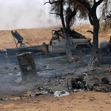 CheickIbtidiani's tweet photo. 📍#Mali | Les FAMas ciblent un poste de commandement terroriste dans le secteur de Gao ⏳  

Dans le cadre d’une mission de reconnaissance menée ce lundi 18 mai dans le secteur de Gao, une surveillance aérienne a permis de détecter un véhicule accompagné d’une moto et de plusieurs individus autour d’un poste de commandement terroriste situé à proximité de la mine d’or d’Intillit et au nord de N’Tahaka.  

Selon le communiqué, après une phase de filature et de confirmation des cibles, les vecteurs aériens des Forces armées maliennes ont mené une frappe ciblée contre le véhicule. L’opération aurait permis de neutraliser plusieurs éléments armés ainsi qu’une partie de leur logistique.  

Les opérations de reconnaissance et de surveillance se poursuivent dans le secteur afin de maintenir la pression sur les groupes armés terroristes. Le Chef d’État-Major Général des Armées a salué la détermination et l’engagement des FAMa dans la défense du territoire national.  

« Unis, nous vaincrons. »