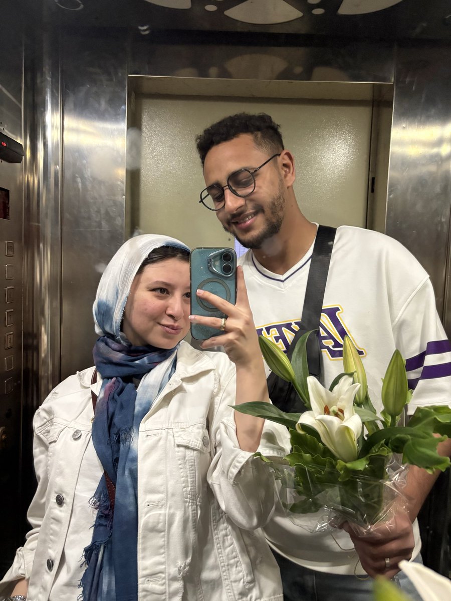 MyrnaHany's tweet photo. حياتي من ساعة ما أحمد دخل في حياتي و عرف إني بحب الورد💕 https://t.co/9yOlaGxkaY