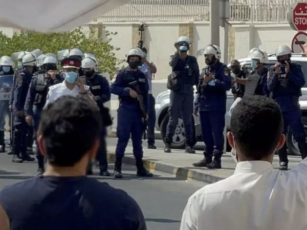 bahrain_ileaks's tweet photo. البحرين تصعّد قمع الشيعة.. اعتقالات وإهانات لعلماء وتحذيرات من التعذيب والإخفاء القسري
#البحرين #استهداف_الشيعة #الاضطهاد_الديني 
https://t.co/UqO64hyq3C https://t.co/mZyJmwXfIr