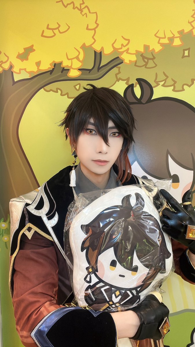 changcheon_cos's tweet photo. 🔶원신 미니니 리월 팝업 스토어 Cosplay 초대 이벤트 종려 코스프레하고 다녀왔습니다!🪨

원신 리월 속 캐릭터들과 아기자기한 미니니의 찰떡 콜라보! 다양하고 귀여운 굿즈들과 리월 테마 느낌으로 꾸며진 매장까지 한꺼번에 즐길 수 있어 너무나 좋았습니다! 

5/24까지 케이팝 스퀘어 홍대 지점에서 진행 예정이오니 다들 한번씩 방문 추천드려요~😉👍

#원신미니니 #원신미니니팝업스토어 #Hoyocreators #zhongli #钟离