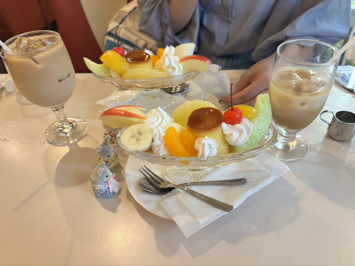 wIdofsheep's tweet photo. 新橋 パーラーキムラヤ

プリンローヤルが食べたくて来たけどプリンアラモードにしちゃった🍮
卵が乗ったチキンライスも美味しかった〜行けて良かった

#シルバニア #シルバニアファミリー
#シルバニアファミリー赤ちゃん
#シルバニアファミリー好きな人と繋がりたい https://t.co/3oGWFUeFKt