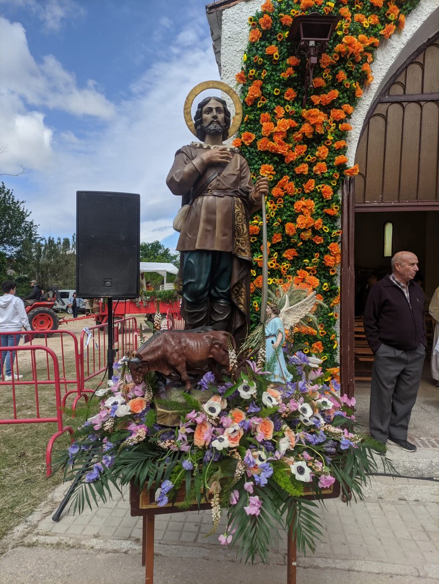 ConsejoGetafe's tweet photo. #FESTIVIDAD 🎉 |

   Fiestas de #SanIsidro en la @DiocesisGetafe. @RCSanIsidroMad
#Casarrubuelos #Navalcarnero #TorrejóndeVelasco #SerranillosdelValle 

#ConsejoDiocesanoGetafe https://t.co/vTT27DV9yw