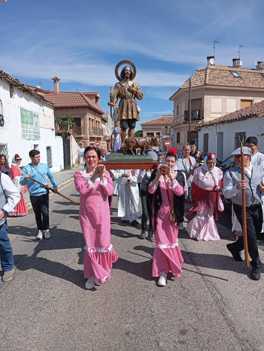 ConsejoGetafe's tweet photo. #FESTIVIDAD 🎉 |

   Fiestas de #SanIsidro en la @DiocesisGetafe. @RCSanIsidroMad
#Casarrubuelos #Navalcarnero #TorrejóndeVelasco #SerranillosdelValle 

#ConsejoDiocesanoGetafe https://t.co/vTT27DV9yw